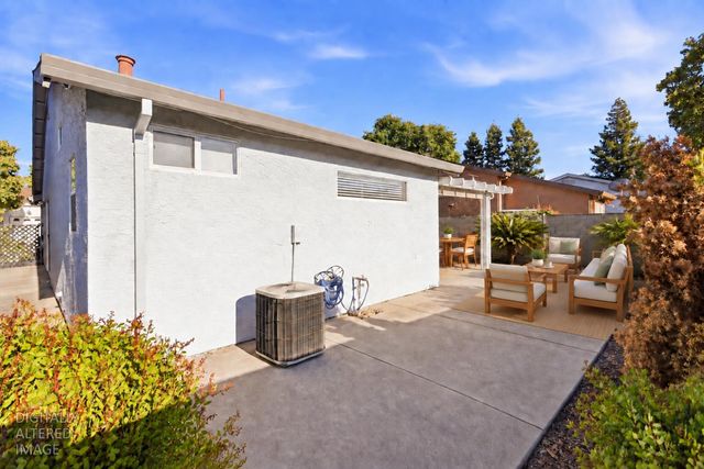 7668 Sundrift Ln, Sacramento, CA 95828