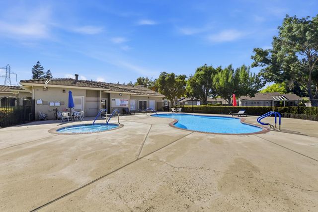 7668 Sundrift Ln, Sacramento, CA 95828