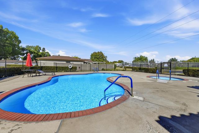 7668 Sundrift Ln, Sacramento, CA 95828