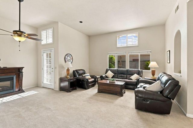 7668 Sundrift Ln, Sacramento, CA 95828