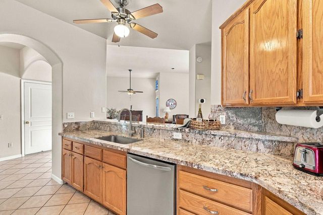 7668 Sundrift Ln, Sacramento, CA 95828