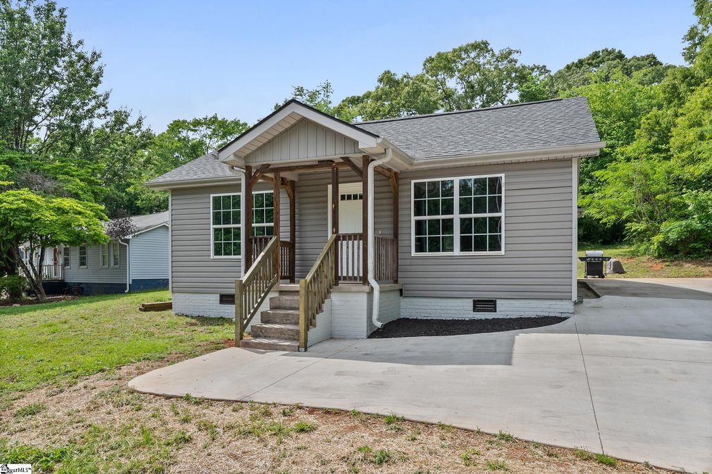 815 E Main Street, Taylors, SC 29687