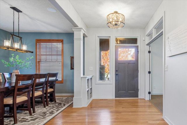 602 Woodland Drive, Mahtomedi, MN 55115