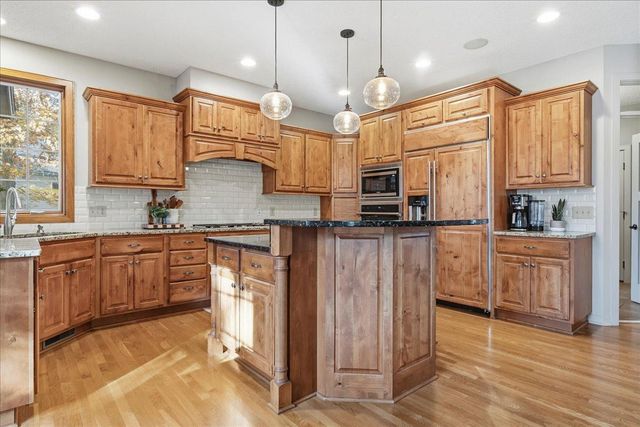 602 Woodland Drive, Mahtomedi, MN 55115