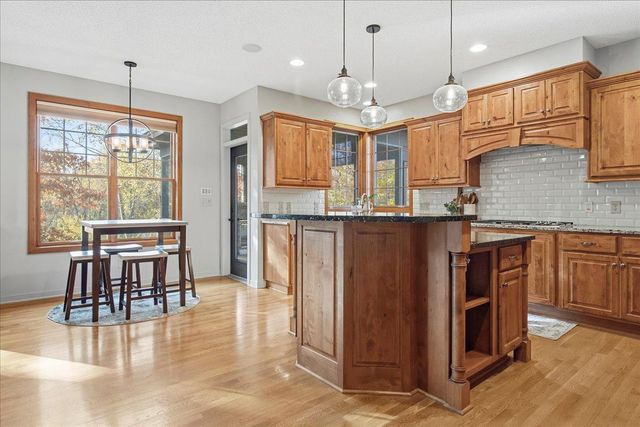 602 Woodland Drive, Mahtomedi, MN 55115