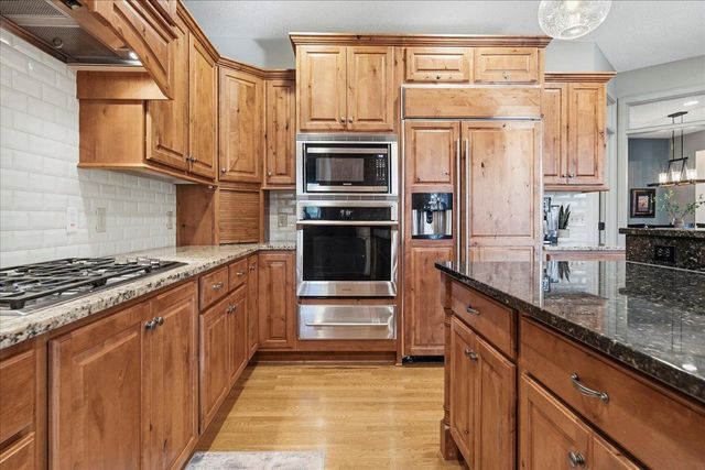 602 Woodland Drive, Mahtomedi, MN 55115