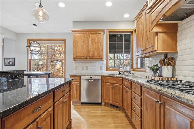 602 Woodland Drive, Mahtomedi, MN 55115