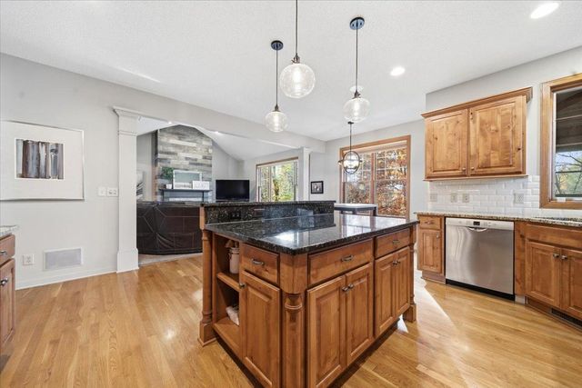 602 Woodland Drive, Mahtomedi, MN 55115