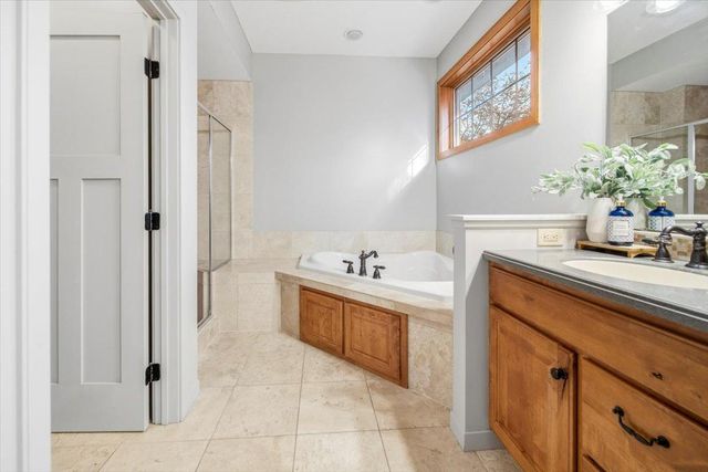 602 Woodland Drive, Mahtomedi, MN 55115