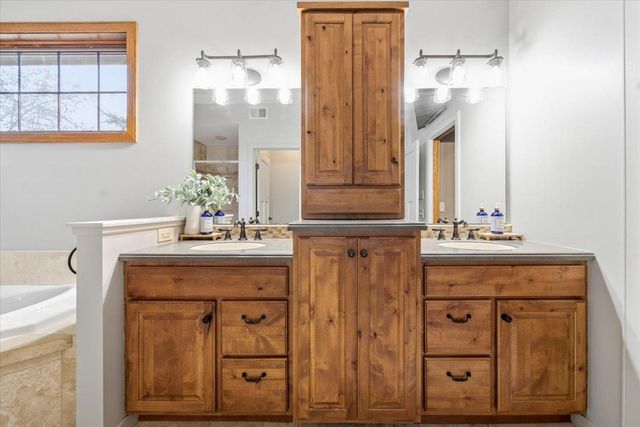 602 Woodland Drive, Mahtomedi, MN 55115