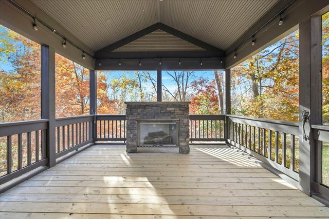 602 Woodland Drive, Mahtomedi, MN 55115