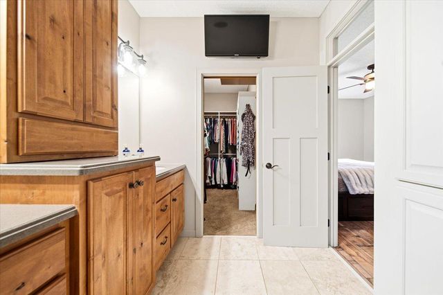 602 Woodland Drive, Mahtomedi, MN 55115