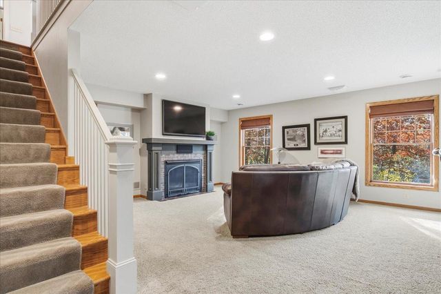 602 Woodland Drive, Mahtomedi, MN 55115