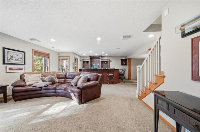 602 Woodland Drive, Mahtomedi, MN 55115