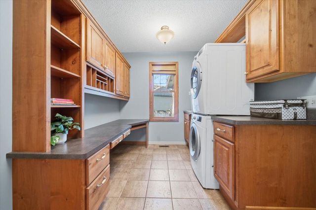 602 Woodland Drive, Mahtomedi, MN 55115