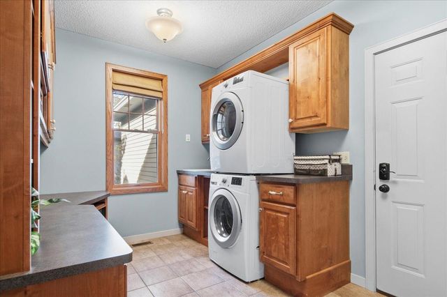 602 Woodland Drive, Mahtomedi, MN 55115