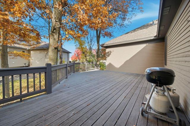 602 Woodland Drive, Mahtomedi, MN 55115