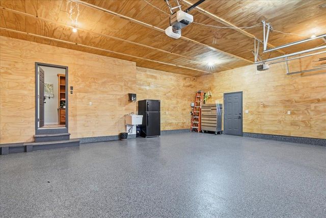 602 Woodland Drive, Mahtomedi, MN 55115