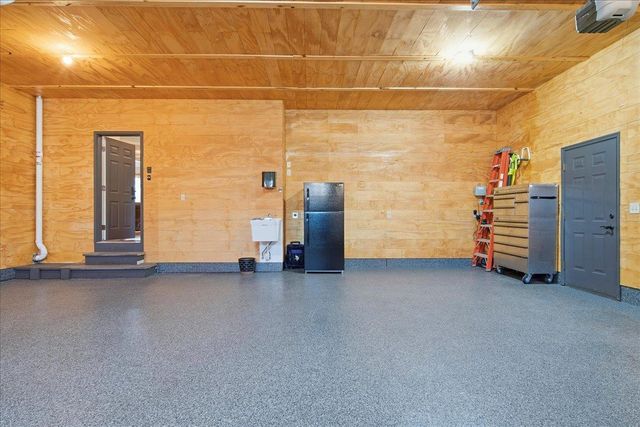 602 Woodland Drive, Mahtomedi, MN 55115