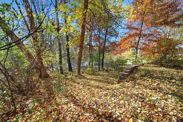 602 Woodland Drive, Mahtomedi, MN 55115