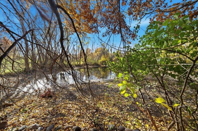 602 Woodland Drive, Mahtomedi, MN 55115