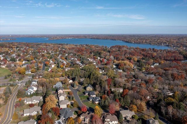 602 Woodland Drive, Mahtomedi, MN 55115