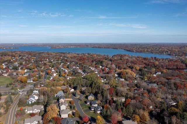 602 Woodland Drive, Mahtomedi, MN 55115