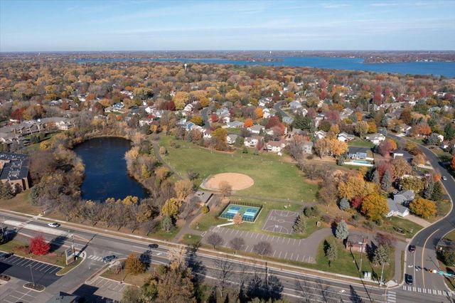 602 Woodland Drive, Mahtomedi, MN 55115