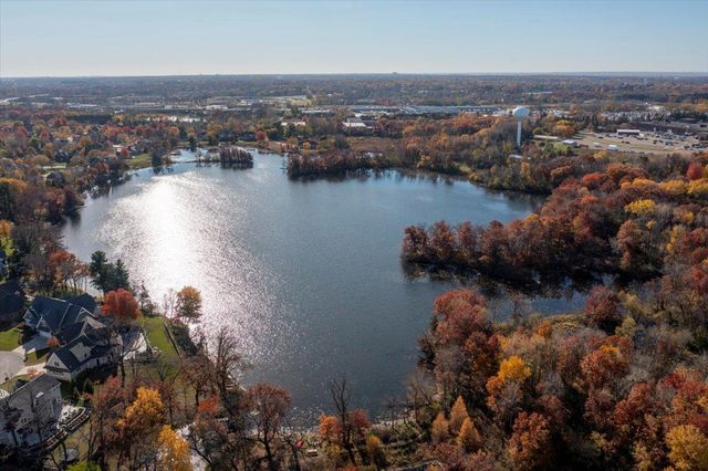 602 Woodland Drive, Mahtomedi, MN 55115