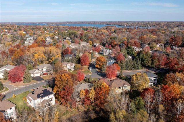 602 Woodland Drive, Mahtomedi, MN 55115