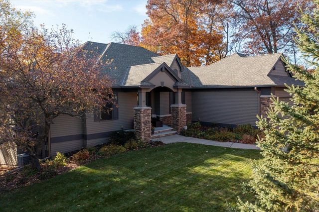 602 Woodland Drive, Mahtomedi, MN 55115
