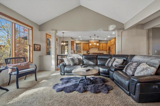 602 Woodland Drive, Mahtomedi, MN 55115