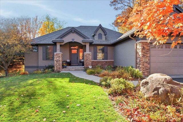 602 Woodland Drive, Mahtomedi, MN 55115