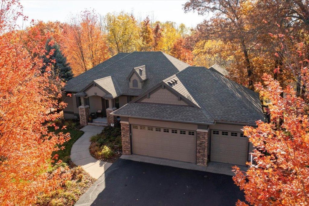 602 Woodland Drive, Mahtomedi, MN 55115