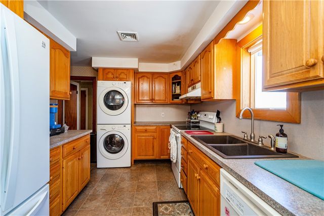 10 Hall Street, West Warwick, RI 02893