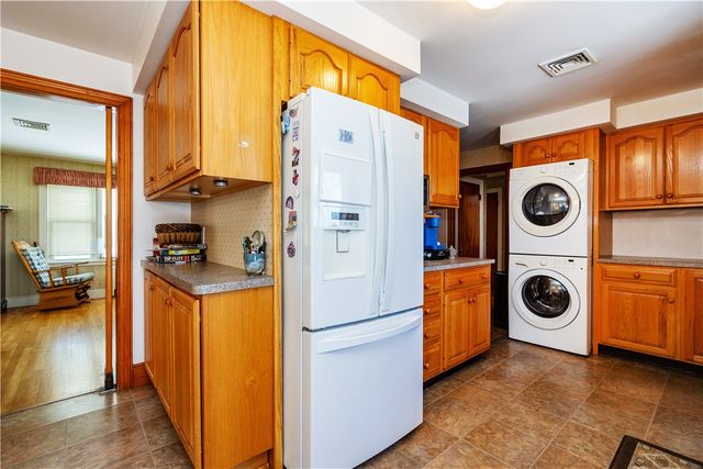 10 Hall Street, West Warwick, RI 02893