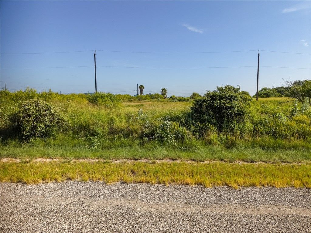 214 W Rustic Oak Lane, Rockport, TX 78382 — photo 2