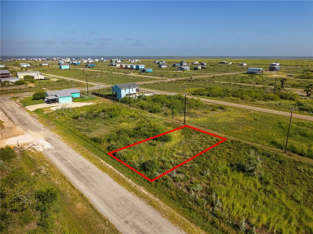 214 W Rustic Oak Lane, Rockport, TX 78382 — photo 3