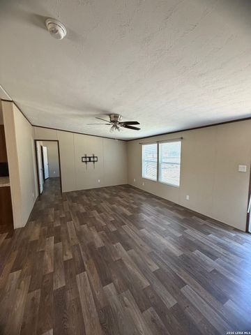 1123 Hedgestone, Canyon Lake, TX 78133