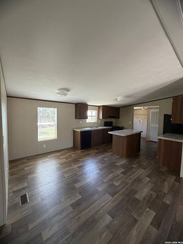 1123 Hedgestone, Canyon Lake, TX 78133