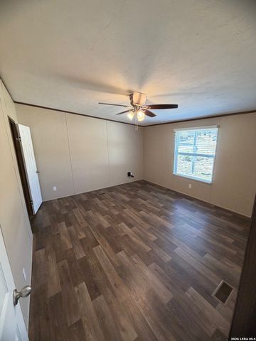 1123 Hedgestone, Canyon Lake, TX 78133