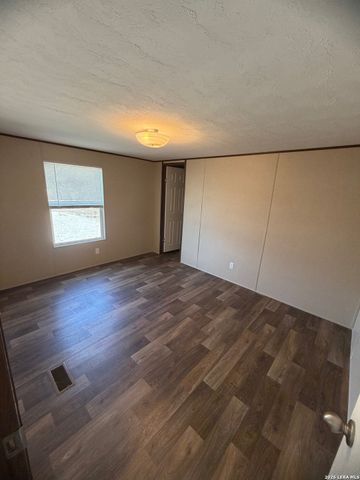 1123 Hedgestone, Canyon Lake, TX 78133