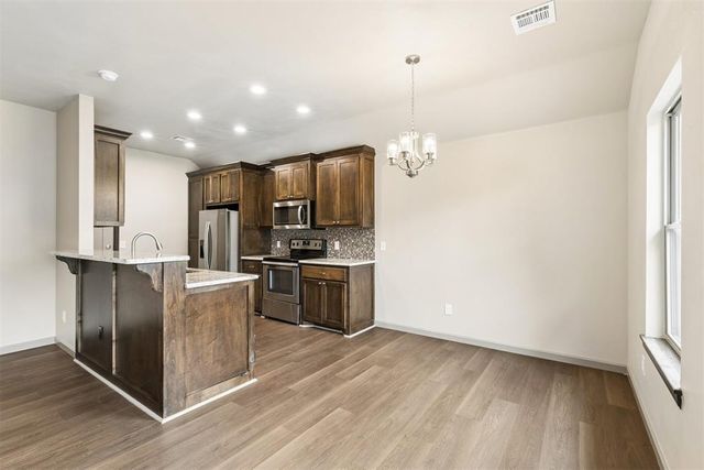 512 S Castle Ridge Lane, Mustang, OK 73064