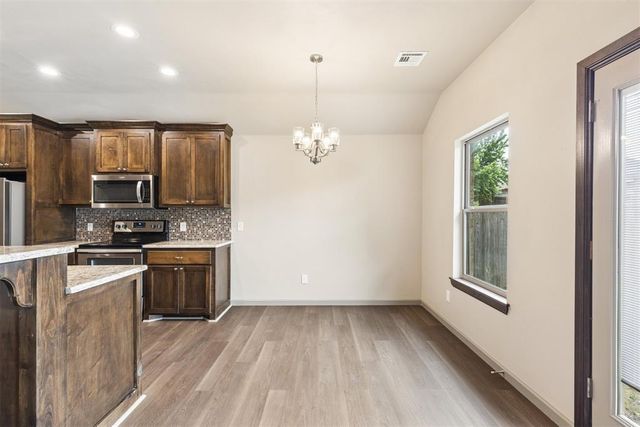 512 S Castle Ridge Lane, Mustang, OK 73064