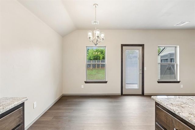 512 S Castle Ridge Lane, Mustang, OK 73064