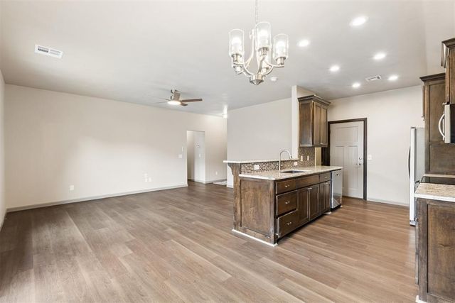 512 S Castle Ridge Lane, Mustang, OK 73064