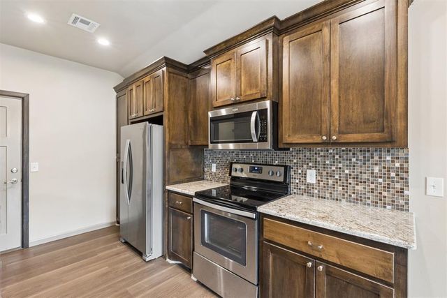 512 S Castle Ridge Lane, Mustang, OK 73064
