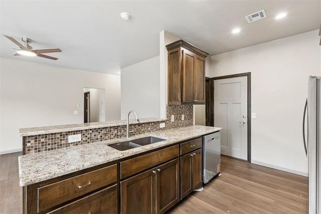 512 S Castle Ridge Lane, Mustang, OK 73064
