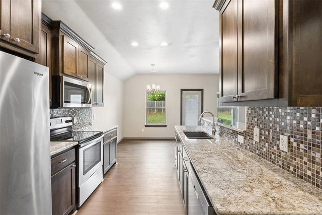 512 S Castle Ridge Lane, Mustang, OK 73064