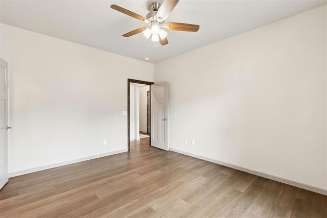 512 S Castle Ridge Lane, Mustang, OK 73064